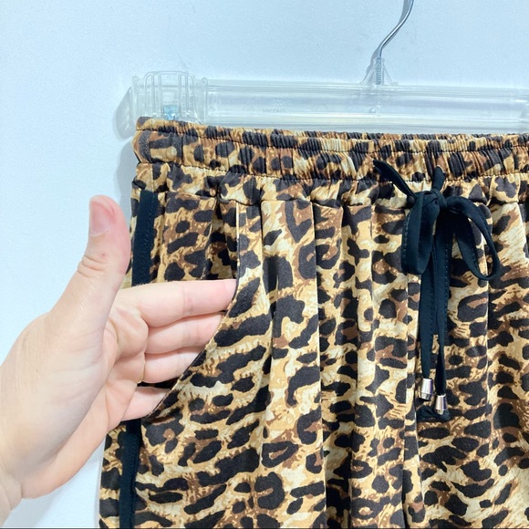 Women’s Cheetah Leopard Animal Print Shorts - Picture 4 of 9